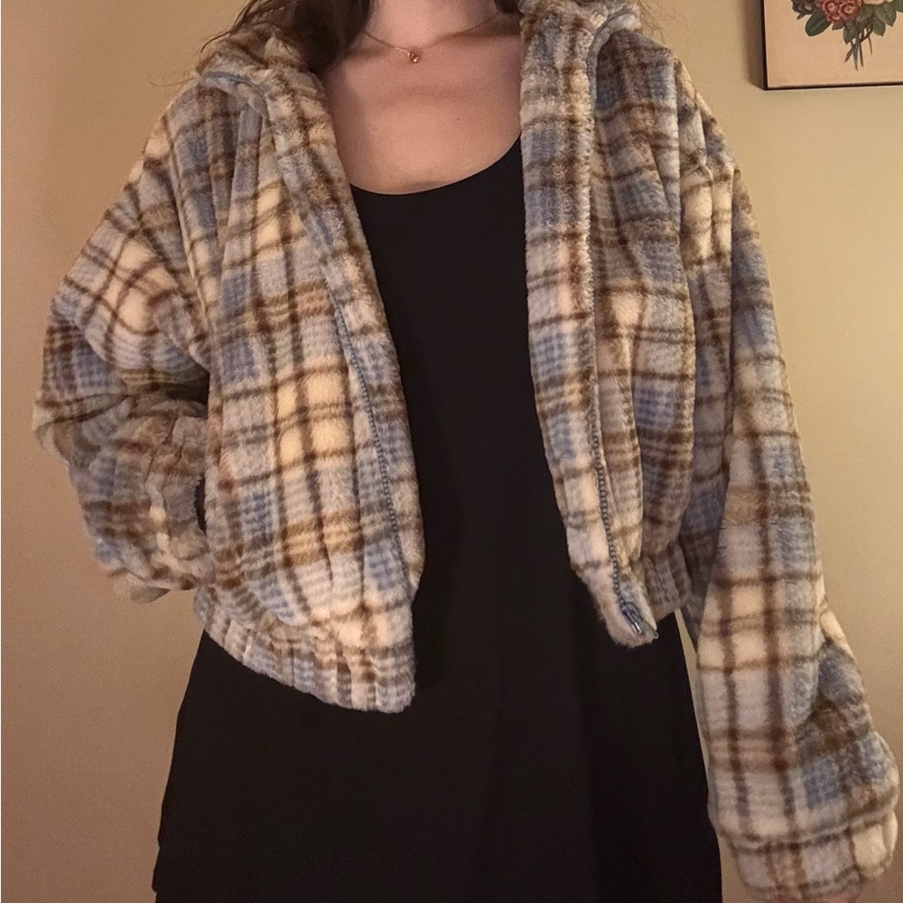 Plaid Cropped Fuzzy Zip-Up Jacket - Cream & Blue
